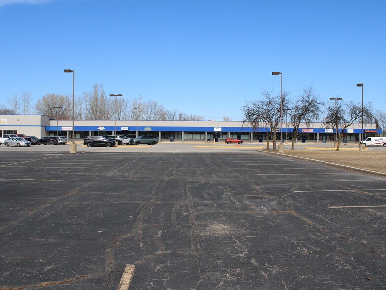 More Photos Of 7-75 W Scott St, Fond Du Lac General Retail For Sale
