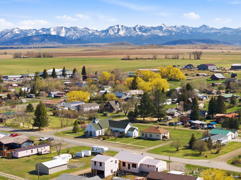 More Photos Of 210 Miles Ave, Clyde Park Specialty For Sale