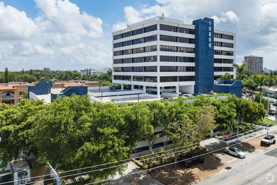 More Photos Of 10800 Biscayne Blvd, Miami Office For Lease
