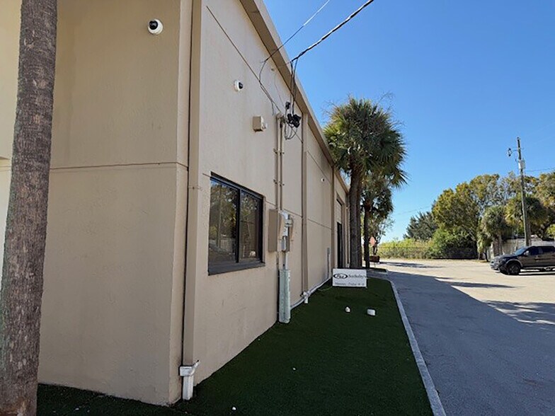 More Photos Of 3474-3476 SW 15th St, Deerfield Beach, Deerfield Beach Warehouse For Sale