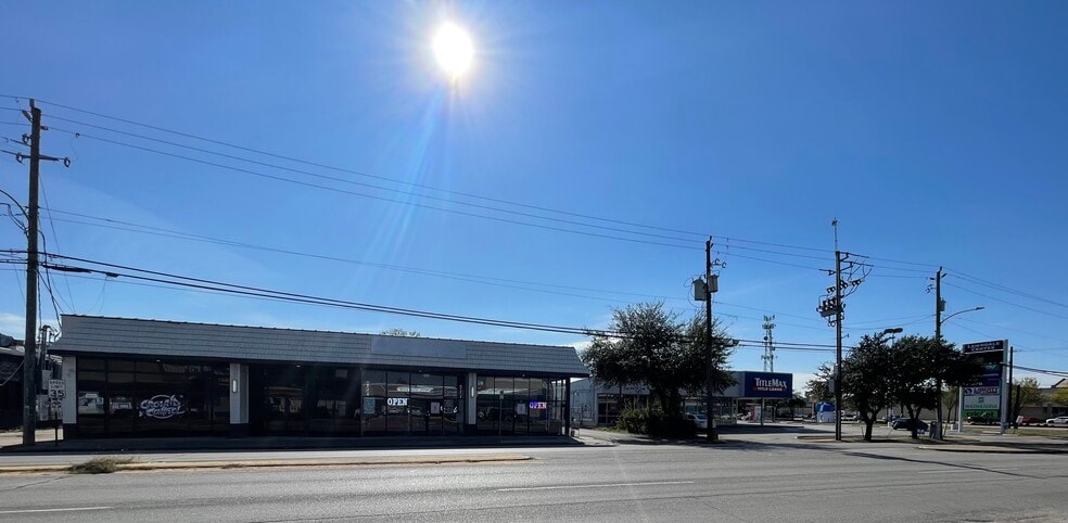 More Photos Of 7122 Lawndale St, Houston Freestanding For Sale