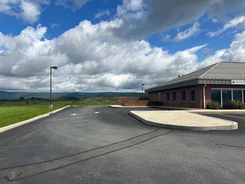More Photos Of 5 Corporate Dr, Bedford Office For Lease