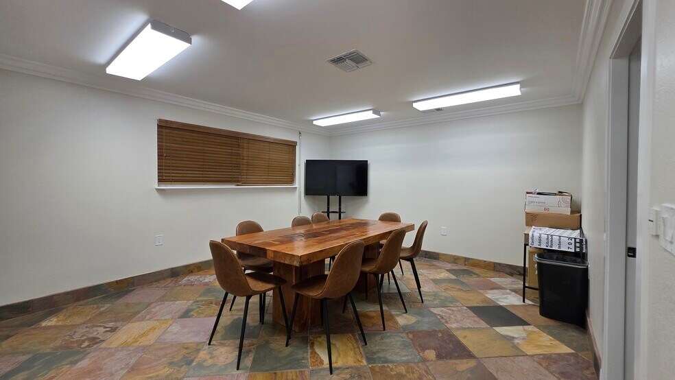 More Photos Of 3909 Vegas Dr, Las Vegas Office For Sale