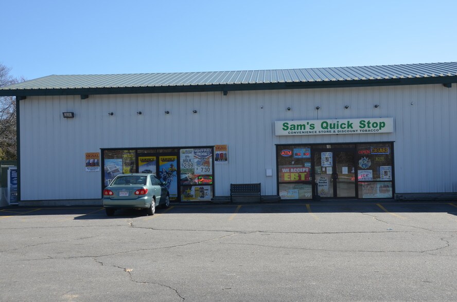 More Photos Of 175 Sterling St, Clinton Showroom For Sale