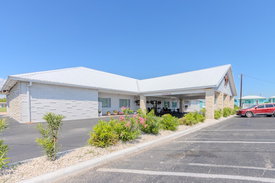 More Photos Of 314 Cut Off Rd, Port Aransas Hospitality For Sale