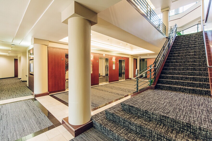 More Photos Of 5 Centerpointe Dr, Lake Oswego Office For Lease