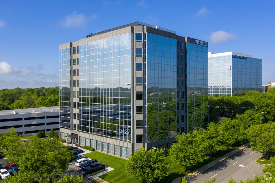 More Photos Of 903 E 104th St, Kansas City Office For Lease