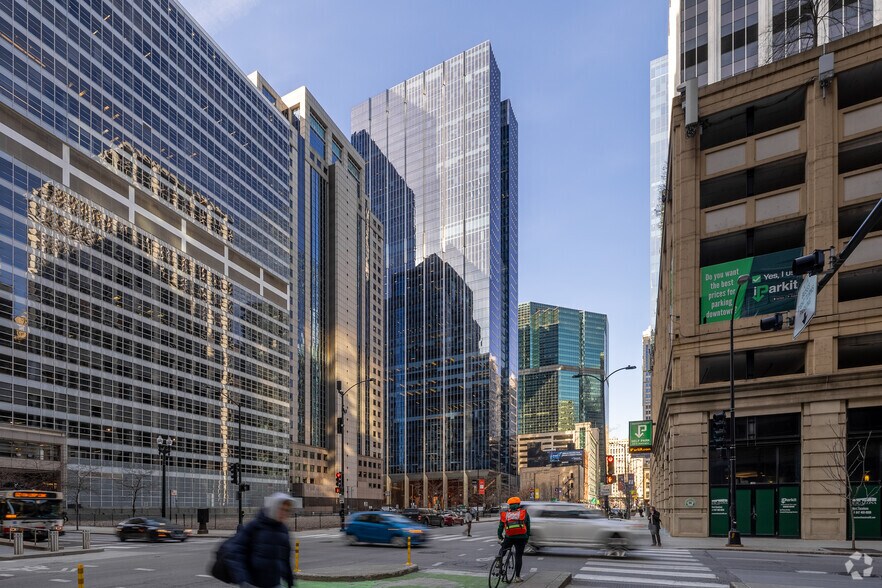 More Photos Of 155 N Wacker Dr, Chicago Coworking Space