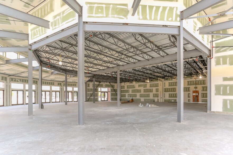 More Photos Of 11500 W Burleigh St, Wauwatosa Unknown For Lease