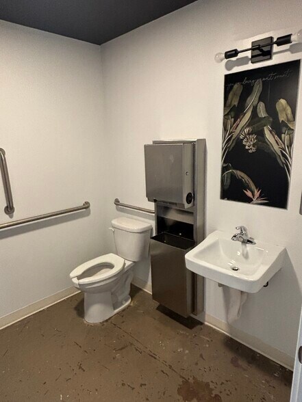 More Photos Of 3829-3835 Main St, Kansas City Apartments For Lease