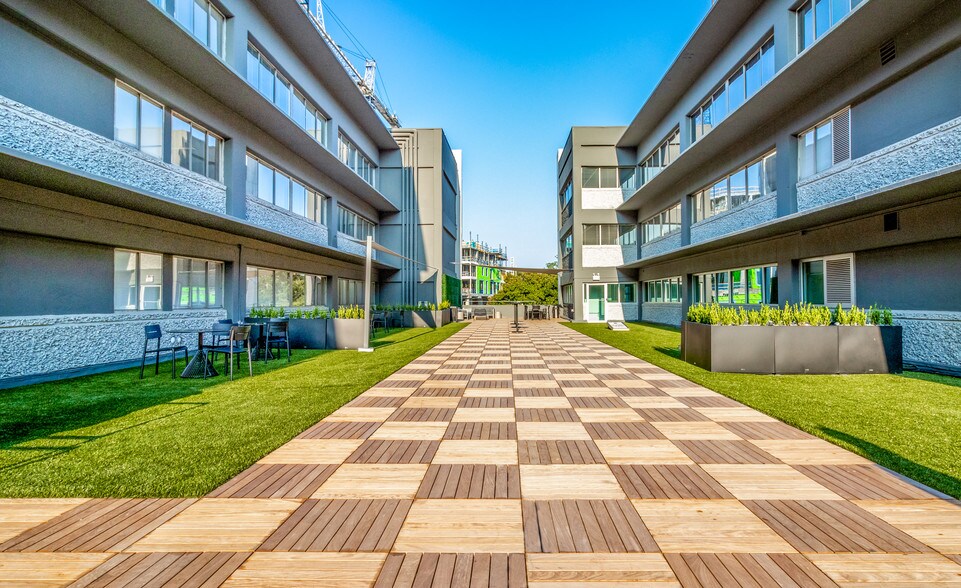 More Photos Of 1776 Peachtree St NW, Atlanta Office For Lease