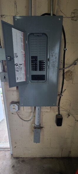 More Photos Of 515 N Lincoln Ave, Bridgeport Light Manufacturing For Lease