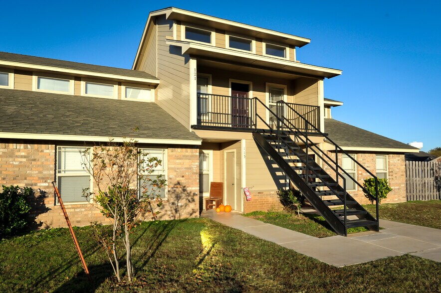 More Photos Of 111 E St, Elgin Apartments For Sale