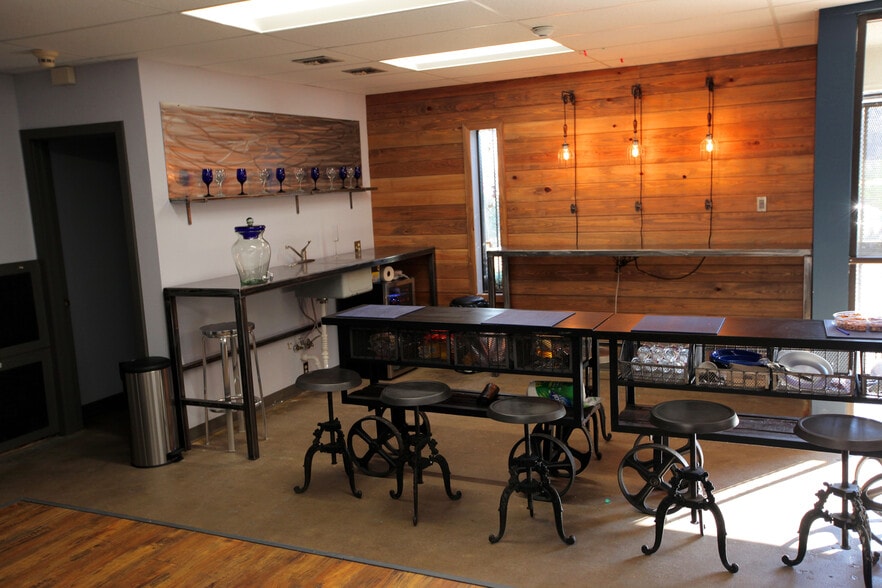 More Photos Of 1957 E Irving Blvd, Irving Movie Radio TVStudio For Sale