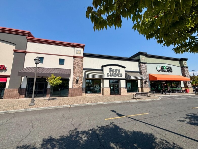 More Photos Of 1251 E McAndrews, Medford Restaurant For Lease