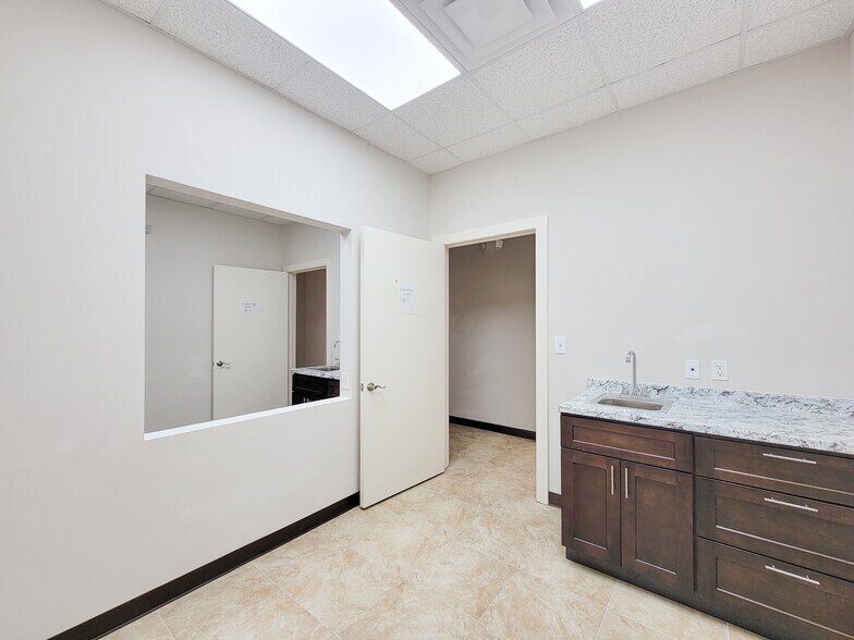 More Photos Of 1615 1st St, Rosenberg Medical For Sale