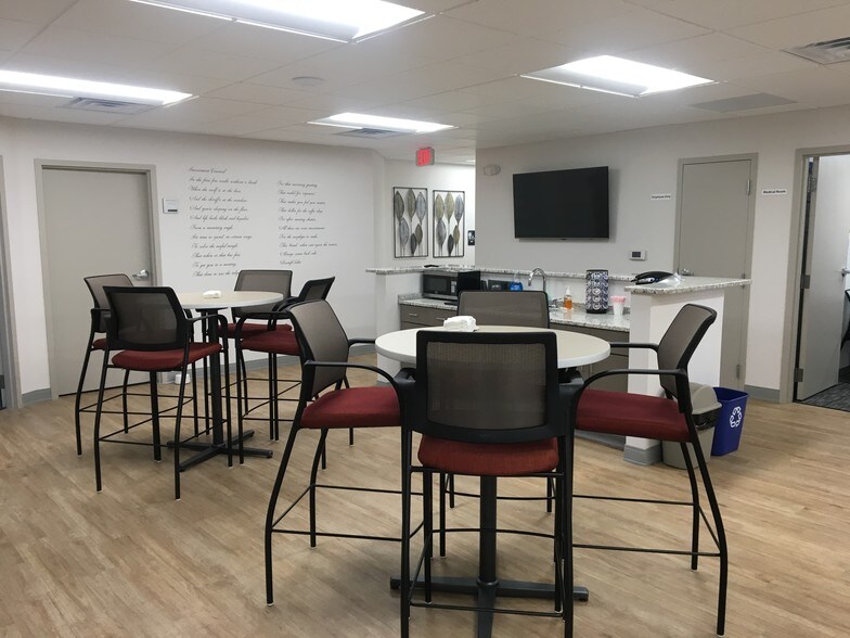 More Photos Of 15 Industrial Blvd, Paoli Medical For Lease