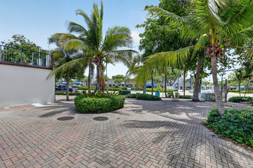 More Photos Of 2300 NE 6th Ave, Wilton Manors Apartments For Lease