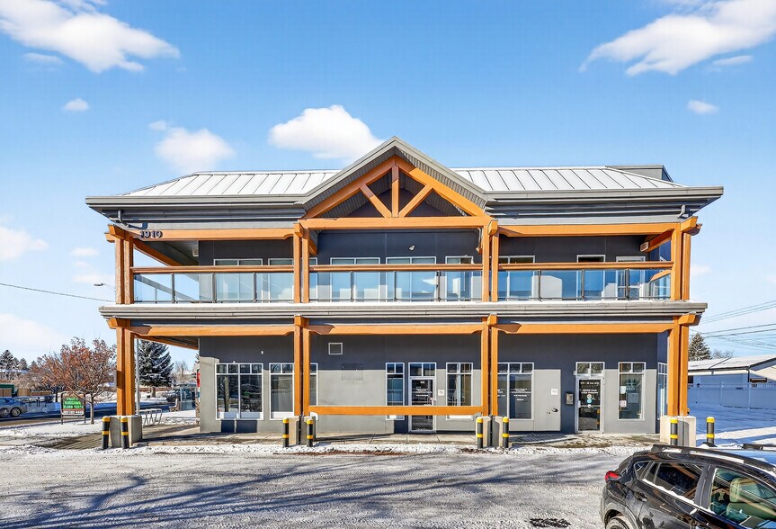 More Photos Of 1910 20th Ave NW, Calgary Office For Lease