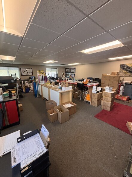 More Photos Of 1960 Victor Pl, Colorado Springs Warehouse For Lease