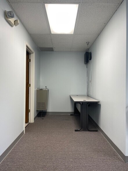 More Photos Of 503 Carlisle Dr, Herndon Flex For Lease