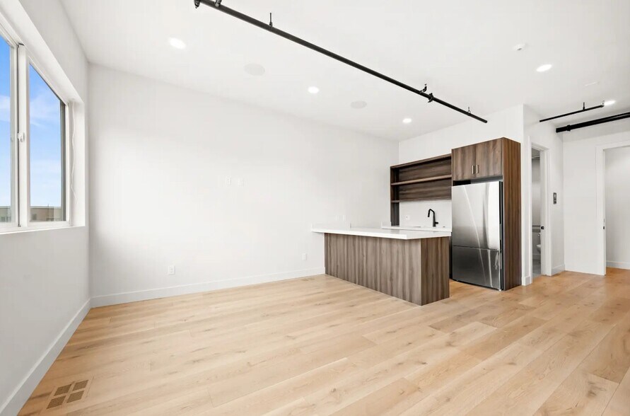 More Photos Of 4518 Forestdale Dr, Park City Office Residential For Lease