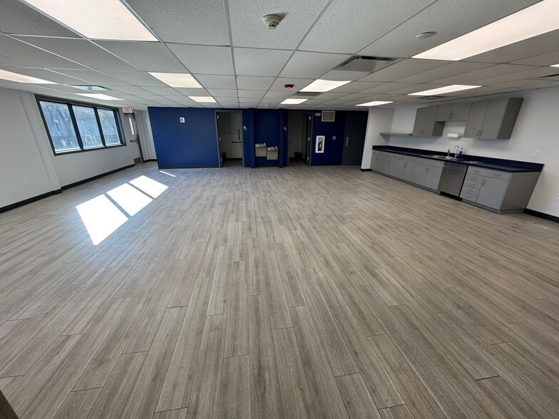 More Photos Of 300 N Marion St, Olathe Unknown For Lease