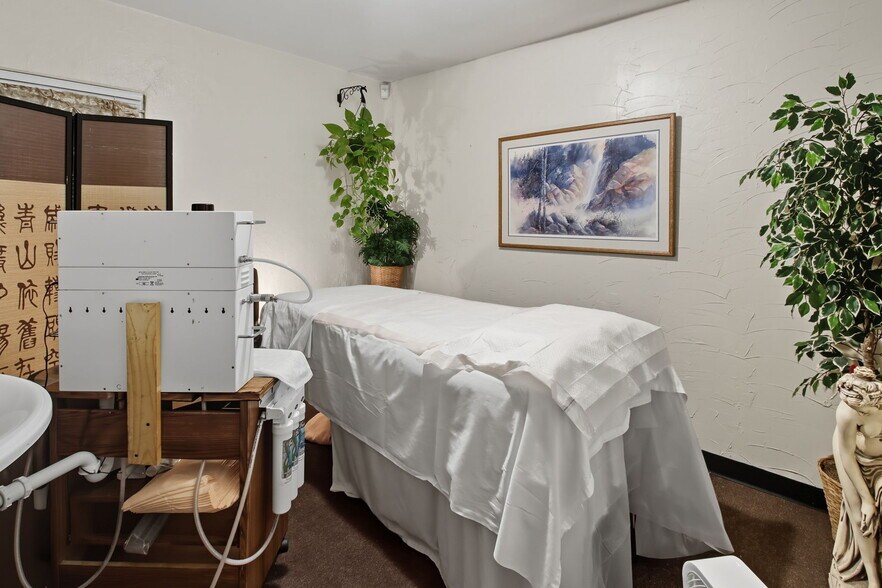 More Photos Of 1345 Kipling St, Lakewood Office For Sale