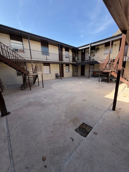 More Photos Of 703 Logwood Ave, San Antonio Apartments For Sale