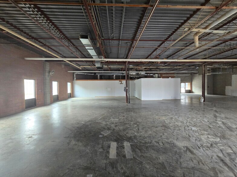 More Photos Of 45 Pacific Crt, London Flex For Sale