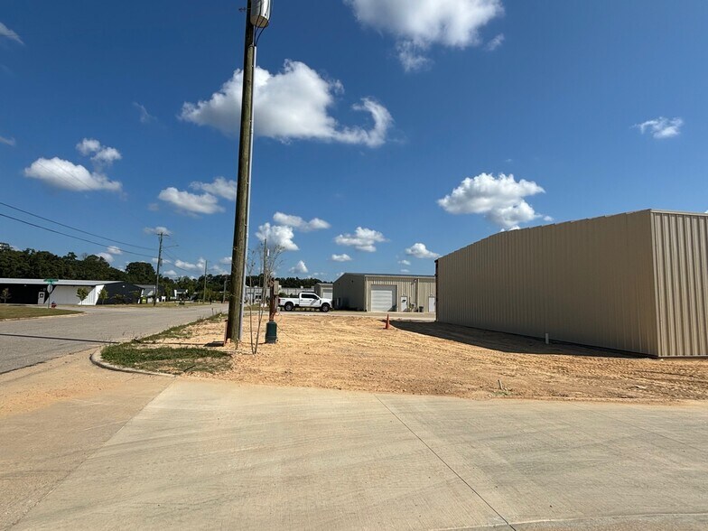 More Photos Of 3005 Wyndham Industrial Dr, Opelika Light Distribution For Lease