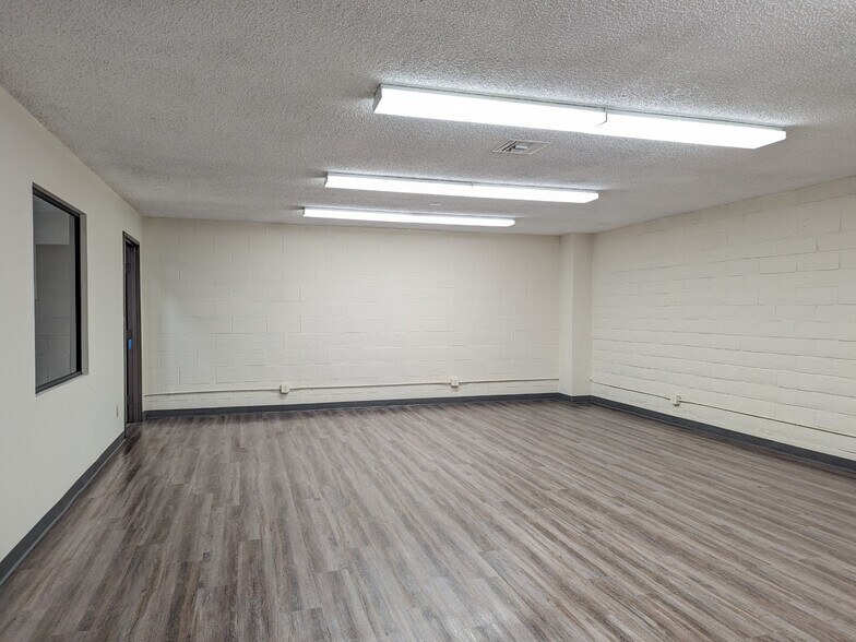 More Photos Of 10880 Thienes Ave, South El Monte Warehouse For Lease