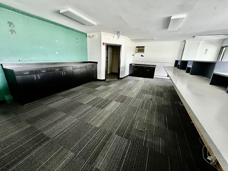 More Photos Of 630 Highland Ave, Waterbury Storefront Retail Residential For Lease