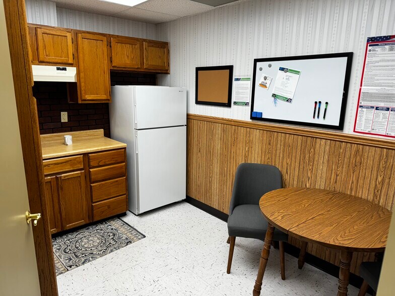 More Photos Of 4228 S Hocker Dr, Independence Office For Sale