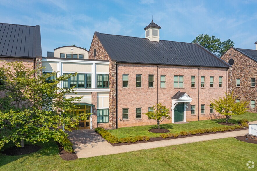 More Photos Of 1 Caufield Pl, Newtown Unknown For Lease