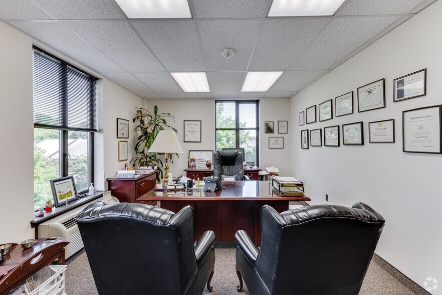More Photos Of 3900 University Dr, Fairfax Office For Lease