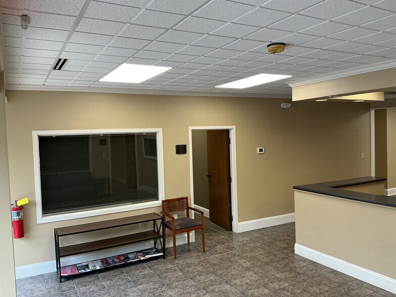 More Photos Of 8215 Roswell Rd, Atlanta Office For Sale