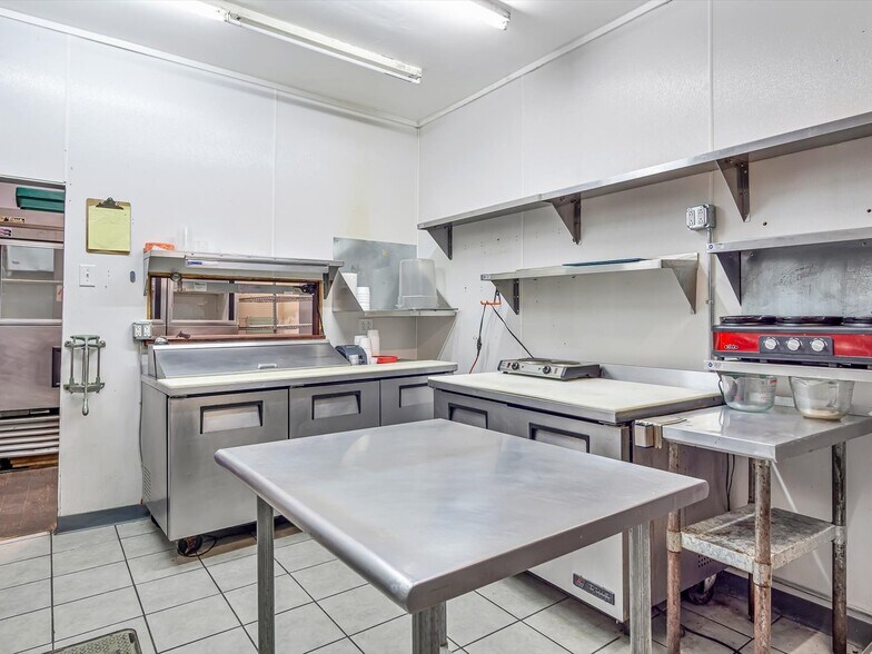 More Photos Of 200 N Main St, Dupo Specialty For Sale