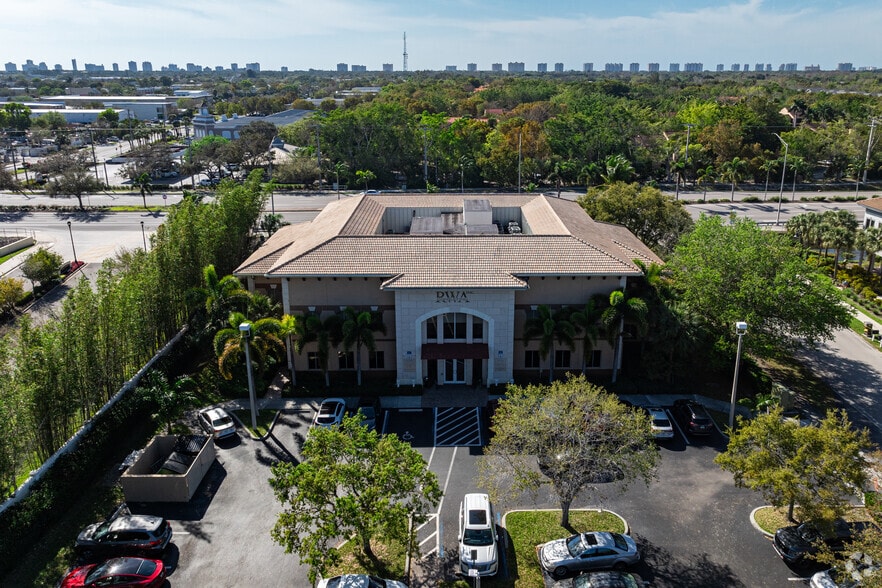 More Photos Of 6610 Willow Park Dr, Naples Medical For Lease