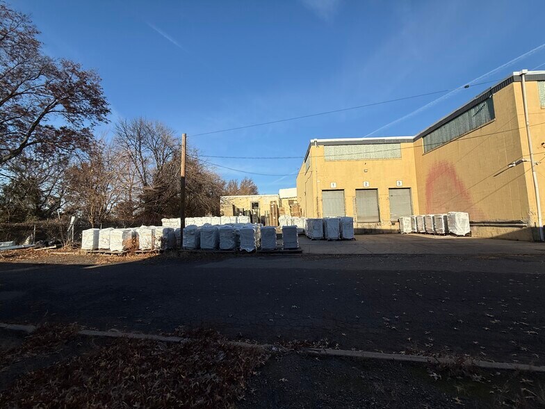 More Photos Of 27 Selvage St, Irvington Warehouse For Lease