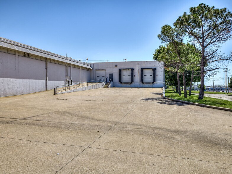 More Photos Of 6201 E 43rd St, Tulsa Manufacturing For Lease