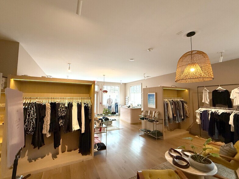 More Photos Of 152 Bedford Rd, Katonah Storefront Retail Office For Lease