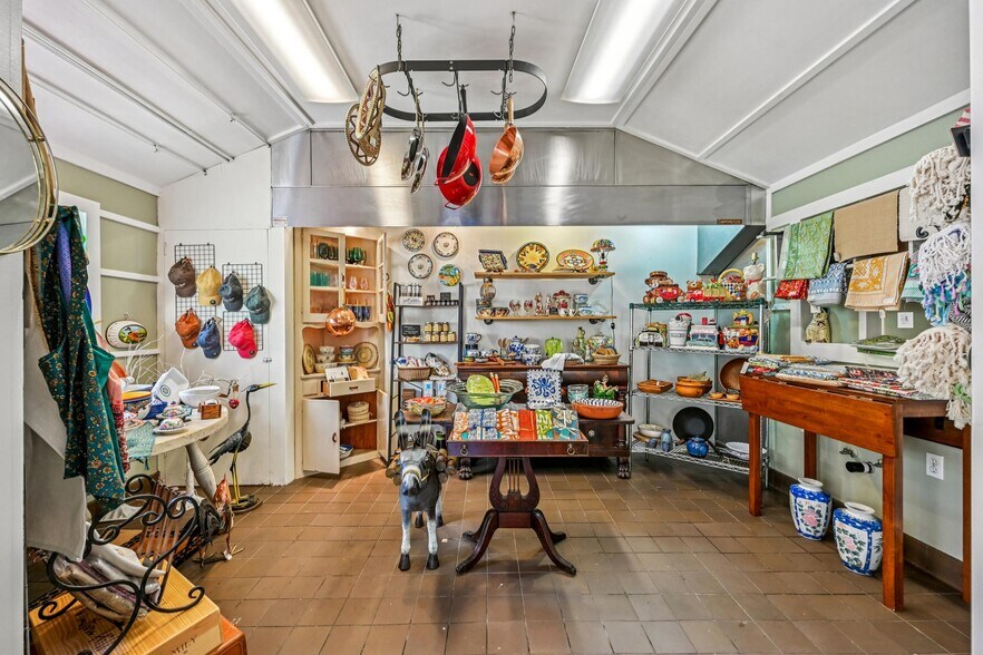 More Photos Of 17132 Highway 116, Guerneville General Retail For Sale