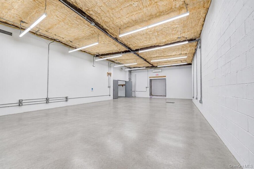 More Photos Of 1709 Newbridge Rd, North Bellmore Manufacturing For Sale