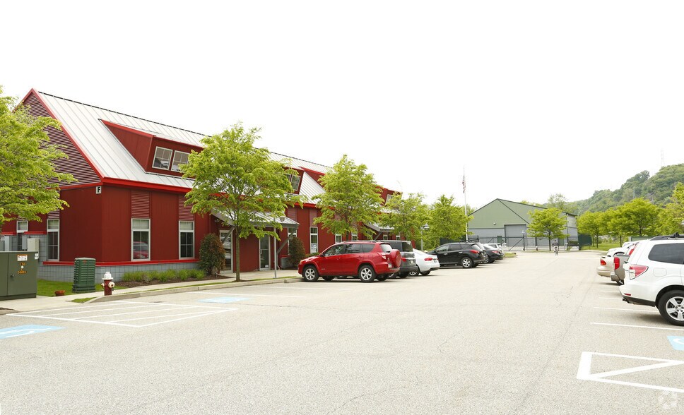 More Photos Of 3840-3849 S Water St, Pittsburgh Office For Lease