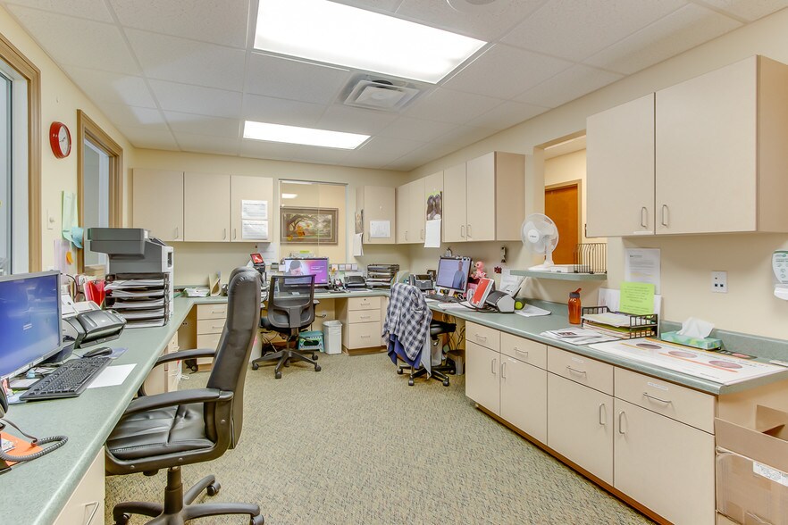 More Photos Of 135 Professional Park Dr, Seneca Healthcare For Lease