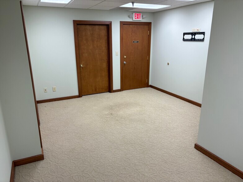More Photos Of 6728 Loop Rd, Centerville Medical For Sale