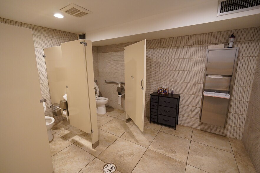 More Photos Of 6730 W Tidwell Rd, Houston Religious Facility For Lease