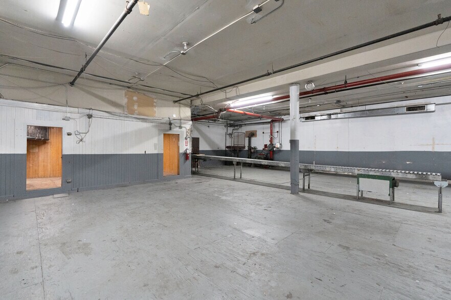 More Photos Of 4910 Broadway, New York Drugstore For Lease