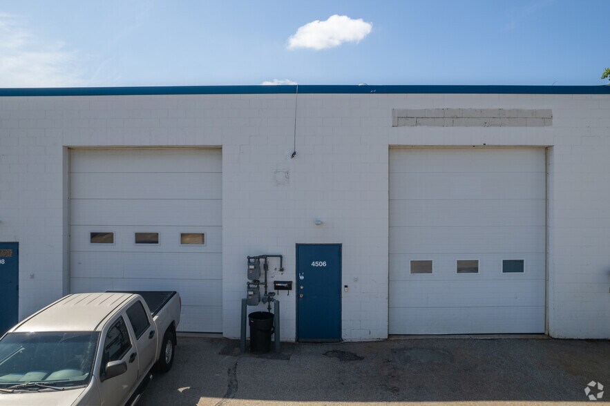 More Photos Of 4504-4540 14th St NE, Calgary Warehouse For Lease